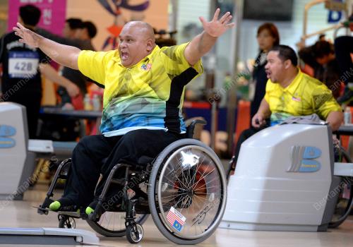 KOR01_20102014_TENPIN_BOWLING