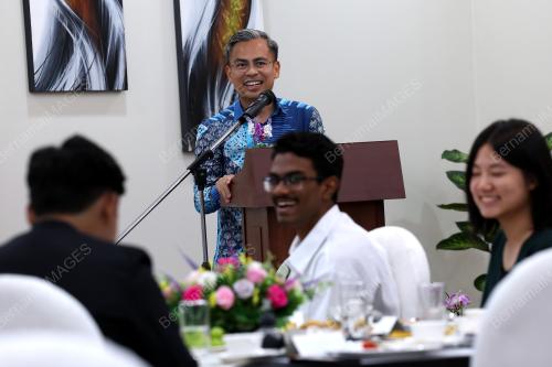 FAHMI FADZIL