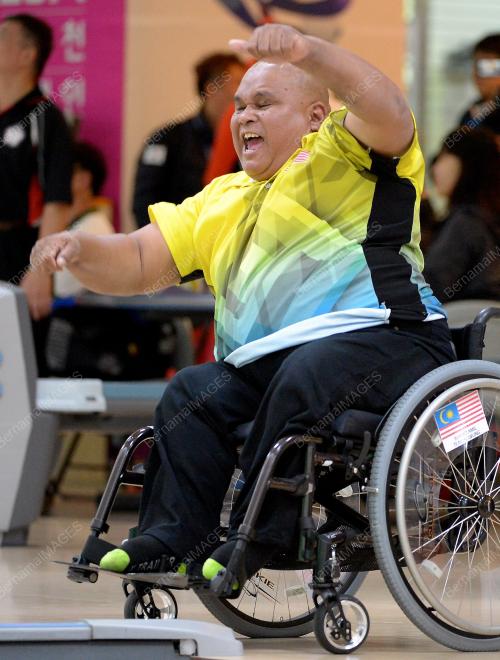 KOR02_20102014_TENPIN_BOWLING