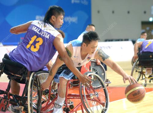 KOR04_16102014_BOLA_KERANJANG
