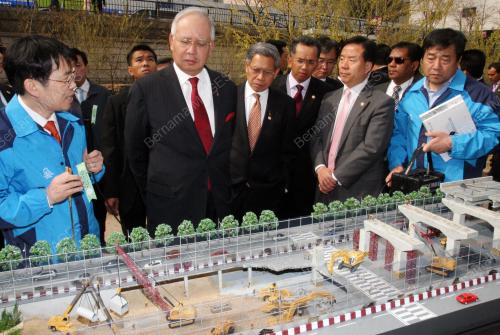 DATUK SERI NAJIB TUN ABDUL RAZAK