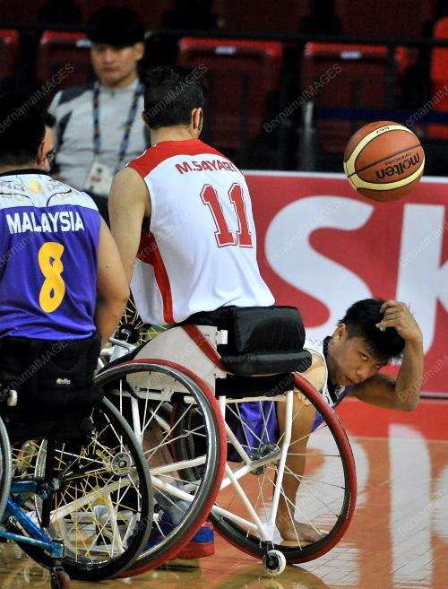 KOR05_17102014_BOLA_KERANJANG