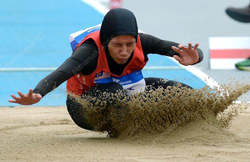 KOR06_19102014_LOMPAT_JAUH