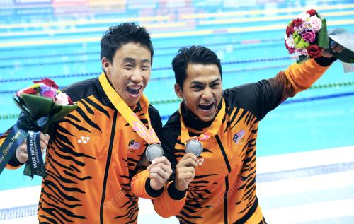 KOR06_30092014_DIVING