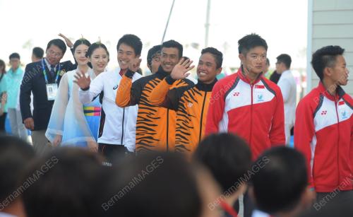KOR07_01102014_SAILING