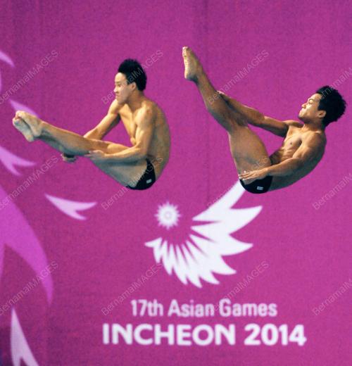 KOR07_30092014_DIVING