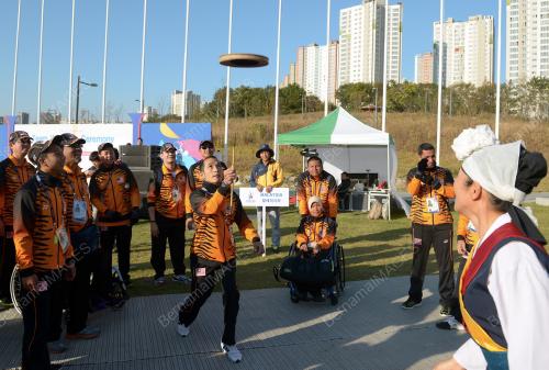 KOR08_14102014_PARA_ASIA