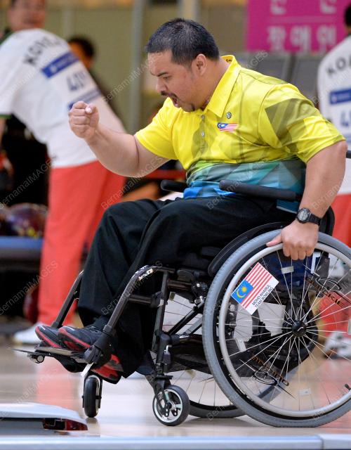KOR08_20102014_TENPIN_BOWLING