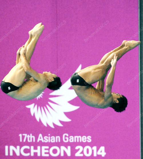 KOR08_30092014_DIVING