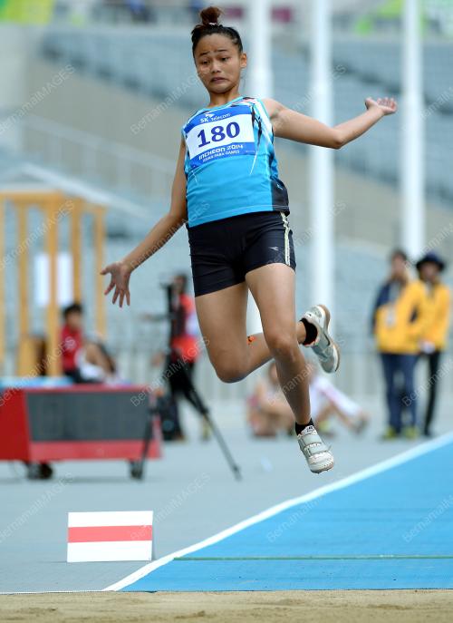 KOR10_19102014_LOMPAT_JAUH