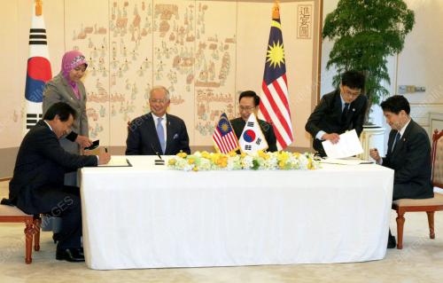 DATUK SERI NAJIB TUN ABDUL RAZAK