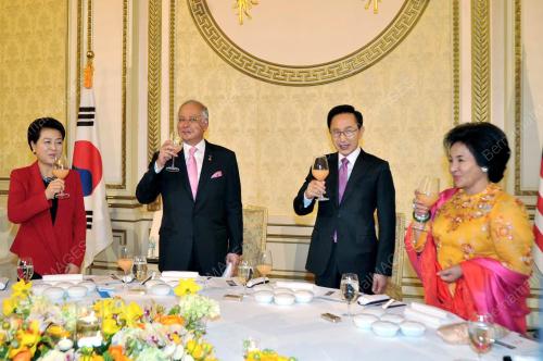 DATUK SERI NAJIB TUN ABDUL RAZAK