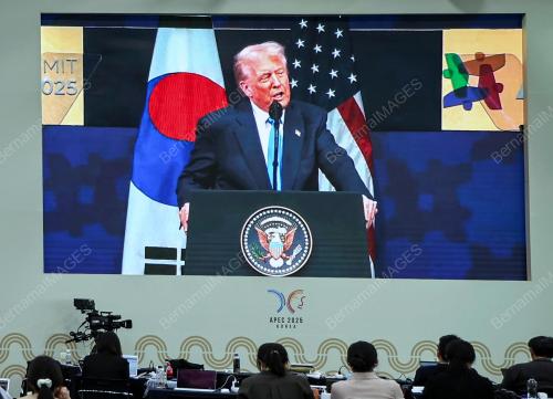 DONALD TRUMP