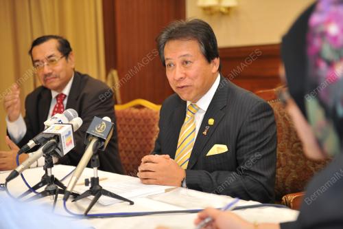 DATUK SERI ANIFAH AMAN