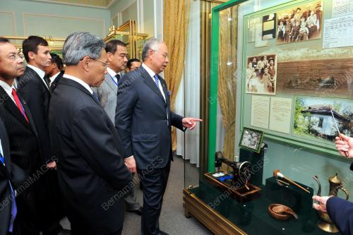 DATUK SERI NAJIB TUN RAZAK