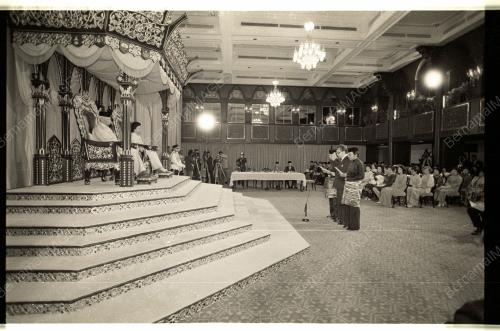 KabinetBaruAngkatSumpah_04_30041982