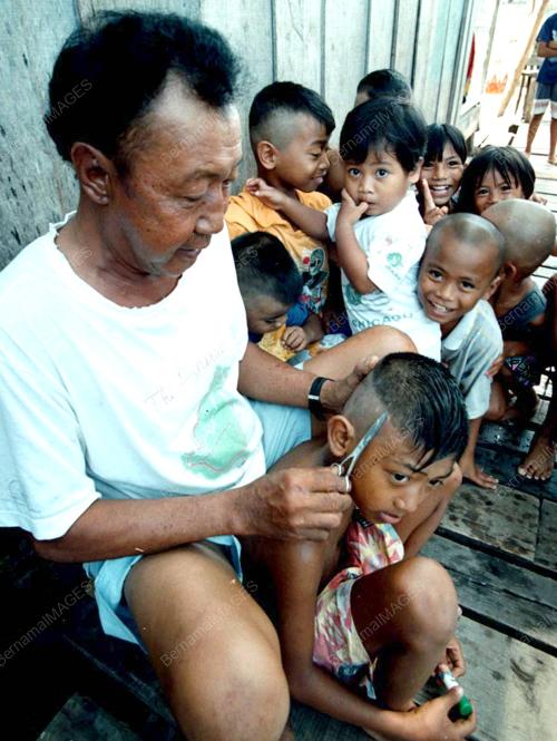 LA01-08_08_2000_GUNTING_RAMBUT_12012016