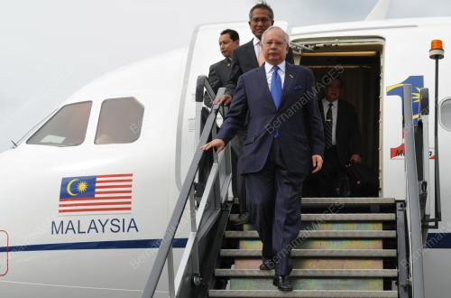 NAJIB ARRIVES IN UK