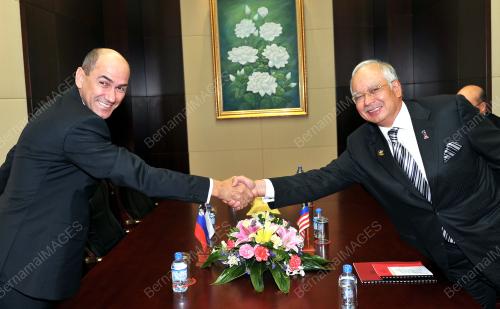 LAO01_06112012_ASEM