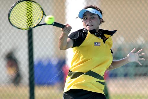 LAO01_15122012_TENNIS1