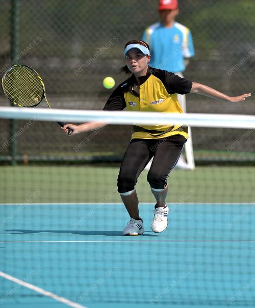 LAO02_15122012_TENNIS4