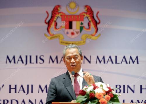 LAO11_10092014_MAKAN_MALAM
