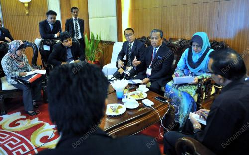 LAO17_12092014_SIDANG_MEDIA