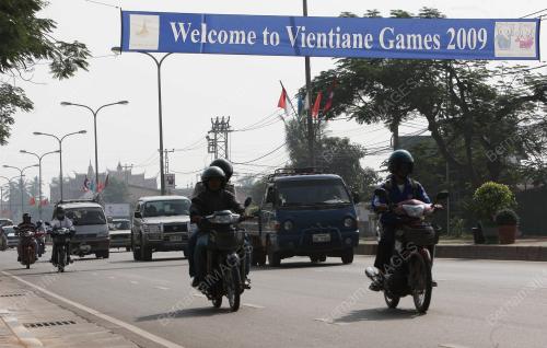 LAOS01_041209_MOTORIST