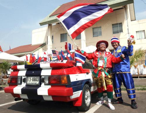 LAOS01_091209_BENDERA