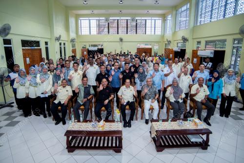 DATUK SERI DR AHMAD MASLAN