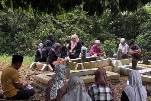 ZIARAH PUSARA MENJELANG AIDILFITRI