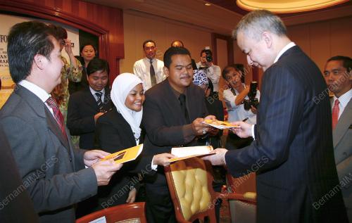 RAJA NAZRIN