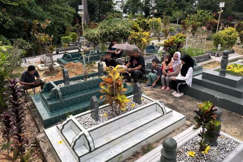 ZIARAH PUSARA MENJELANG AIDILFITRI