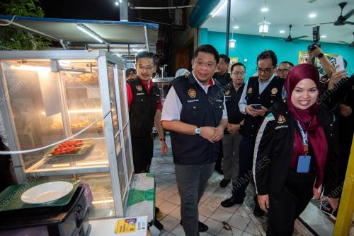 DATUK LUKANISMAN AWANG SAUNI