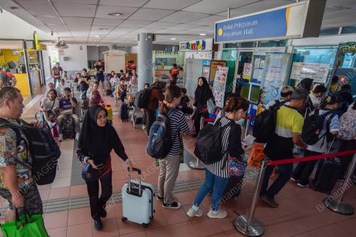 BALIK KAMPUNG TERMINAL FERI LABUAN