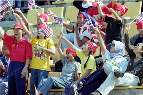 LB08-16_09_2001_SUPPORTERS_02022016