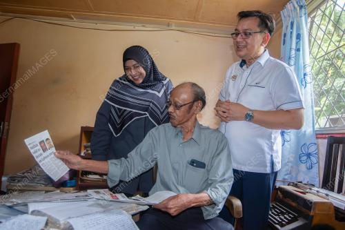 NIK KAMARUZAMAN NIK HUSIN