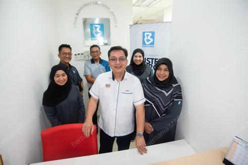 NIK KAMARUZAMAN NIK HUSIN