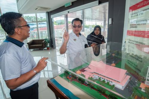 NIK KAMARUZAMAN NIK HUSIN