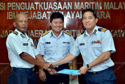 LGK01_01112012_PENYERAHAN_TUG
