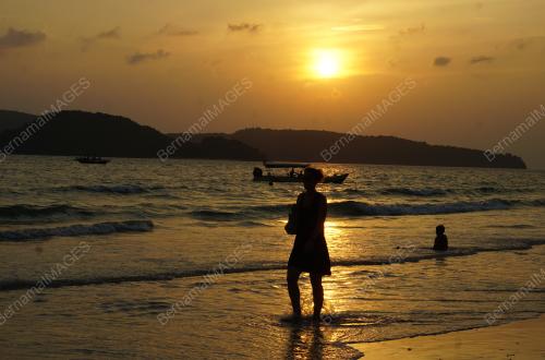 SENJA PANTAI CHENANG