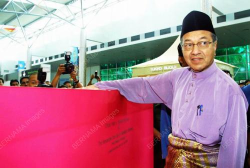 DR MAHATHIR MOHAMAD