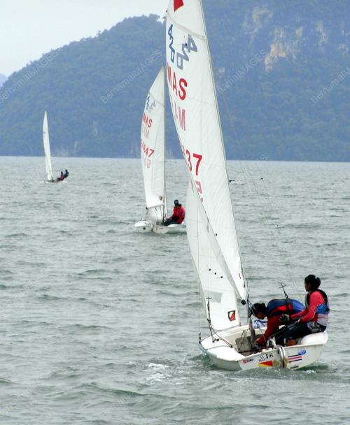 PERAHU LAYAR