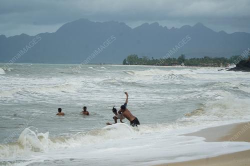 PERALIHAN MONSUN PANTAI TENGAH
