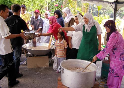 BUBUR ASYURA DAN LAMBUK