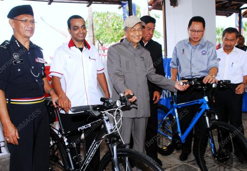 LGK01_15102012_PENYERAHAN