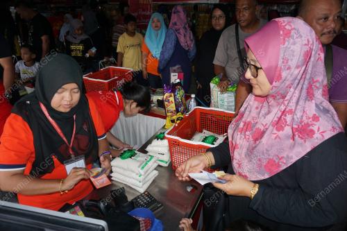 LGK01_15112019_KARNIVAL_JUALAN