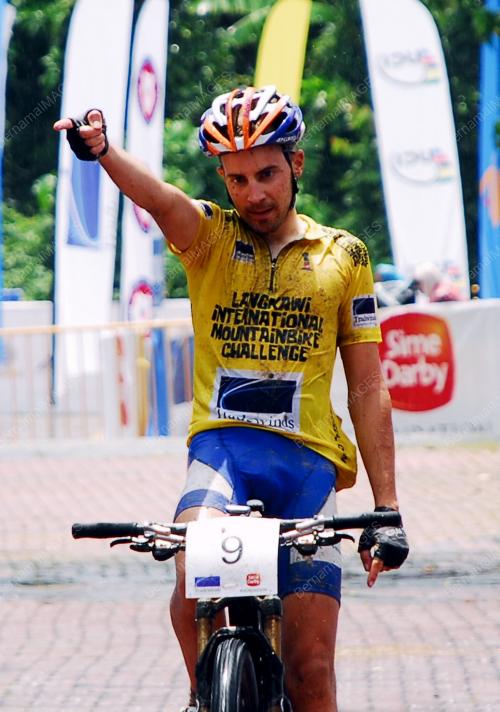LGK01_17102012_JUARA_BERTURUT