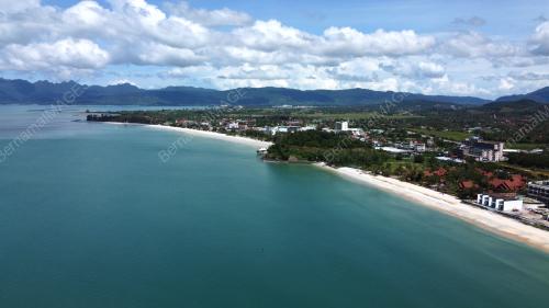 PANTAI TENGAH LANGKAWI