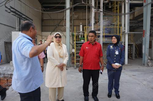 ZURAIDA KAMARUDDIN